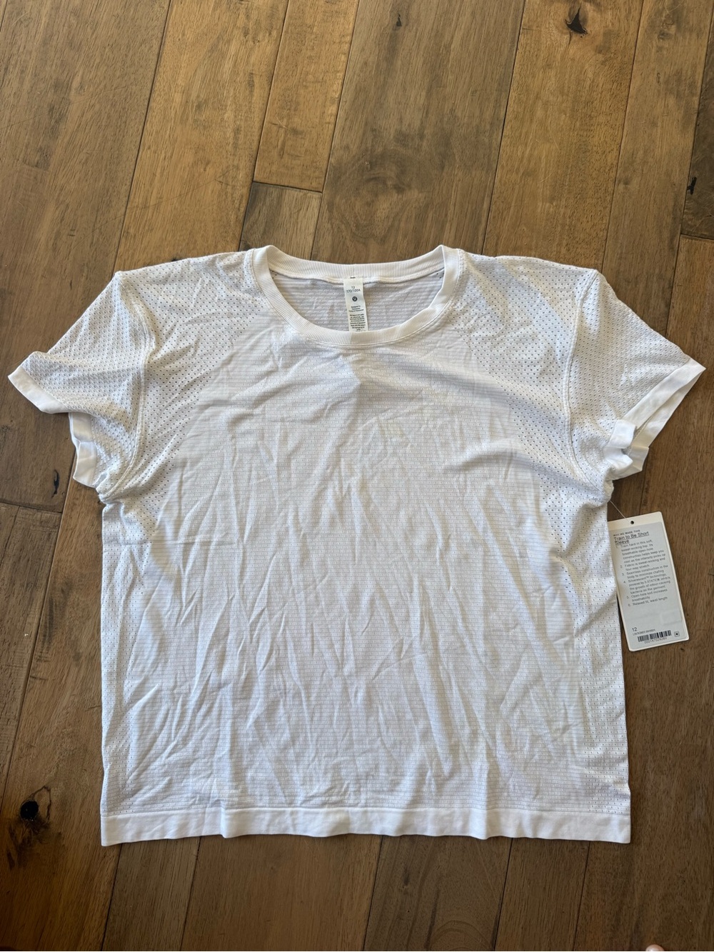 NWT Lululemon Train to be Short Sleeve Shirt - Picture 3 of 3